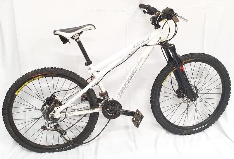 White GT Chucker Mountain Bike (REF 35)