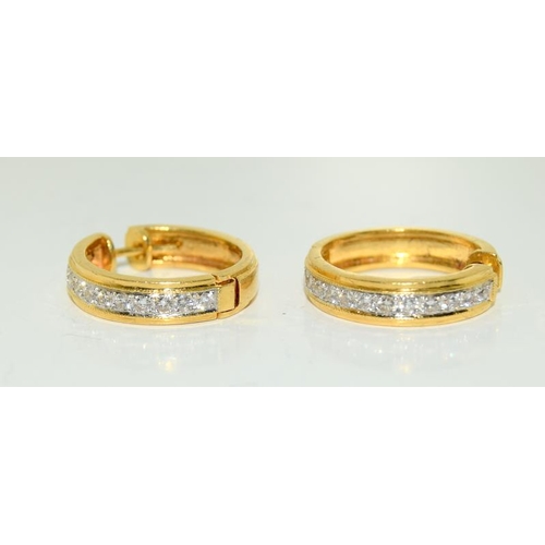 220 - Vintage Approx 1 carat vs Diamond 18ct Gold Huggy Hoop Earrings, 19mm long. 7.8grams.