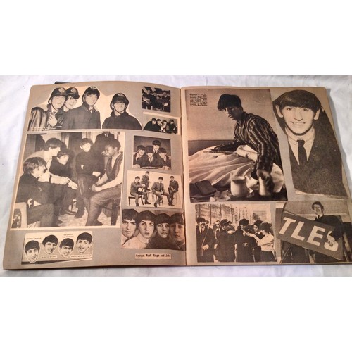 337 - BEATLES MEMORABILIA. This lot contains a collection of Beatles goodies including a 7” picture case c... 