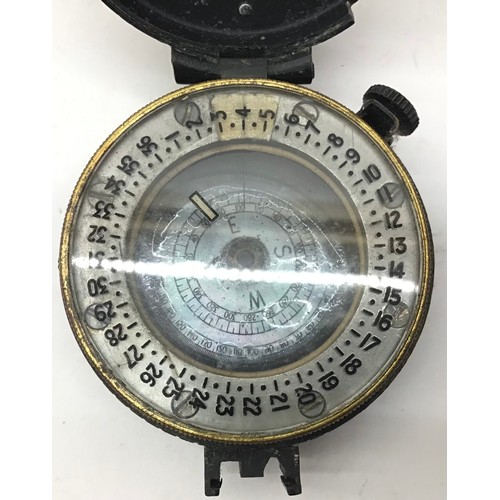 173 - Vintage military WWII marching compass showing date 1943