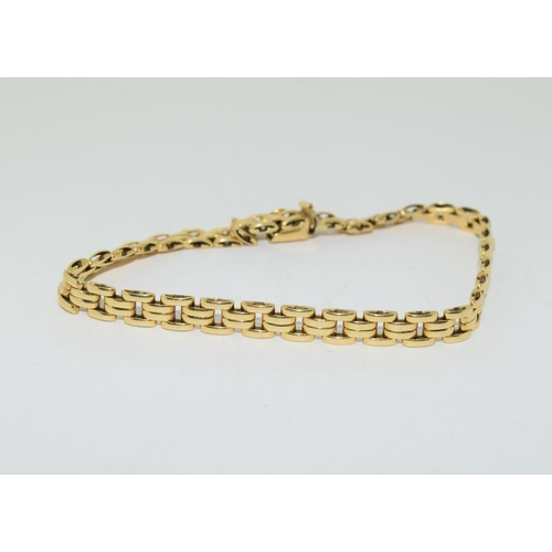 46 - 18ct gold ladies square link flat bracelet 10gm