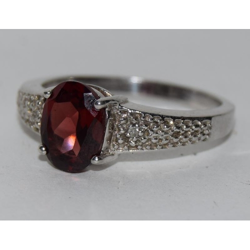 67 - A silver 925 ring with garnet stone size Q