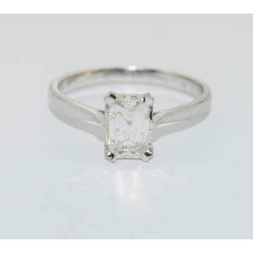 123 - 18ct white gold emerald cut diamond solitaire of approx 1ct size P