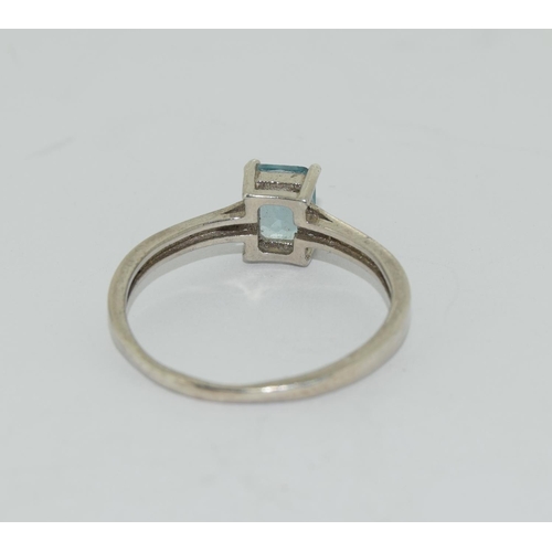 92 - A 925 silver and blue topaz ring. Size R