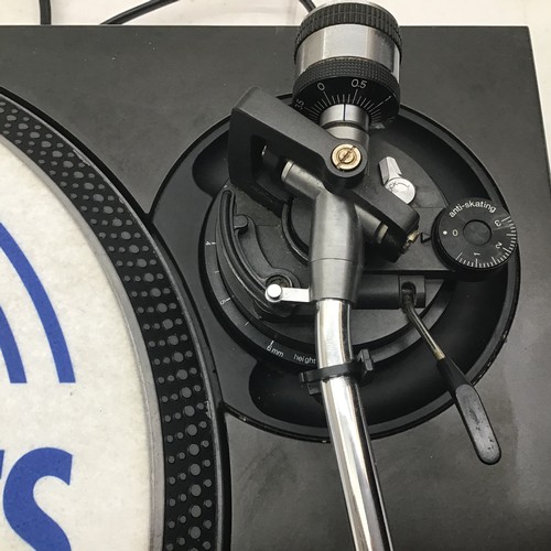 1206 - TECHNICS SL1210MK2 DJ TURNTABLE. This turntable powers up fine and works fine but there is no phono ... 