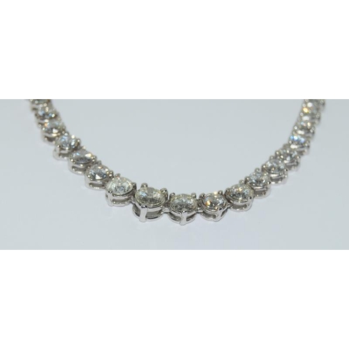 1099 - A 14ct white gold diamond necklace of 6.4ct.