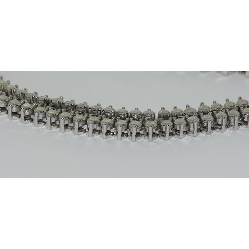 1099 - A 14ct white gold diamond necklace of 6.4ct.