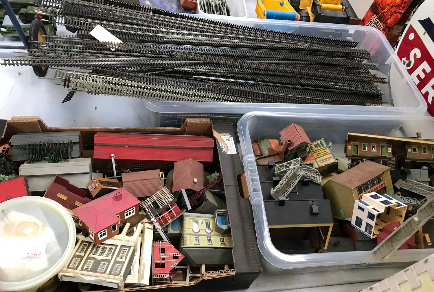 THREE BOXES CONTAINING VARIOUS MODEL RAILWAY ACCESSORIES; A LARGE ...