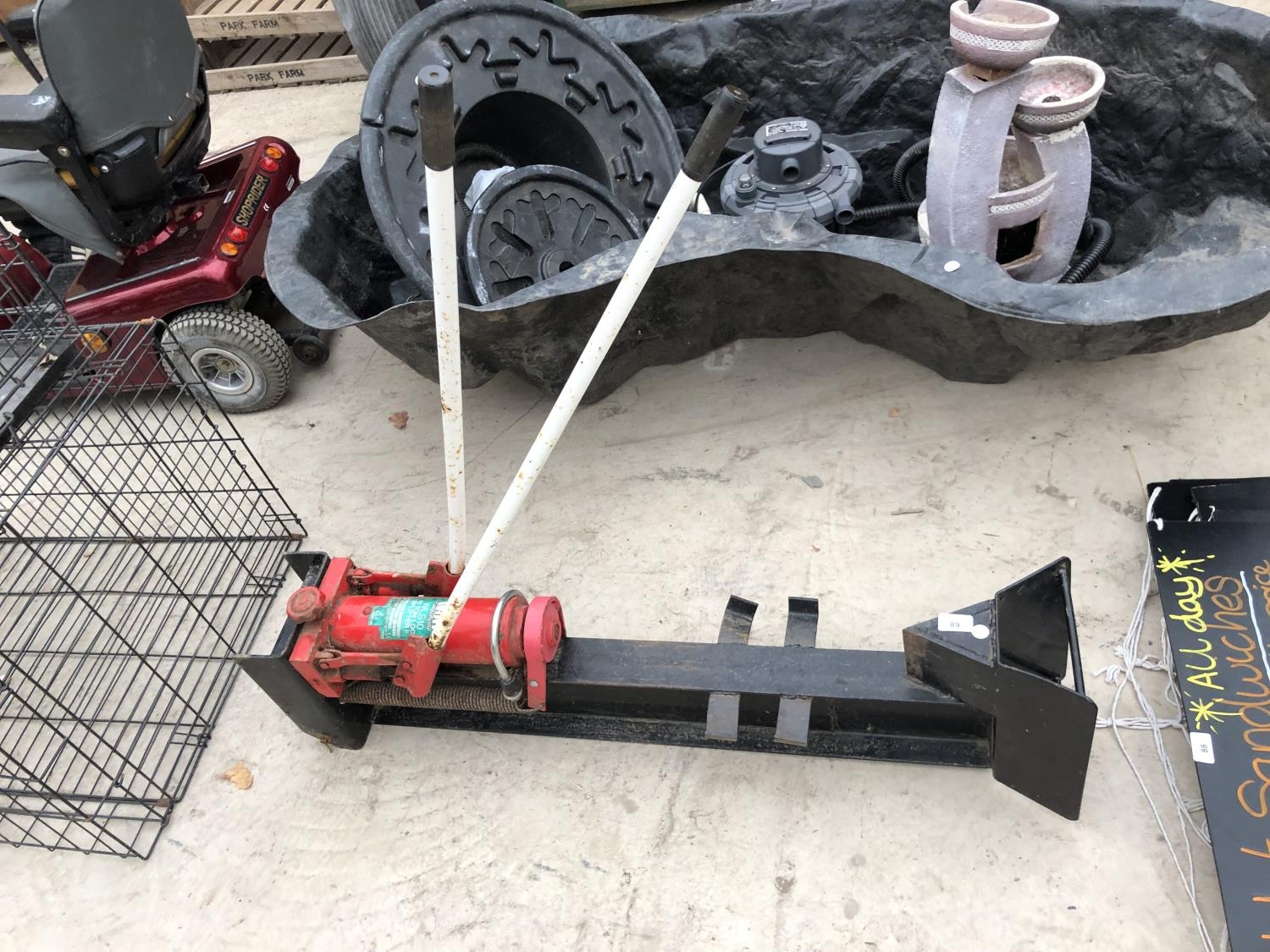 A WOLF WLS10 10 TON LOG SPLITTER IN WORKING ORDER