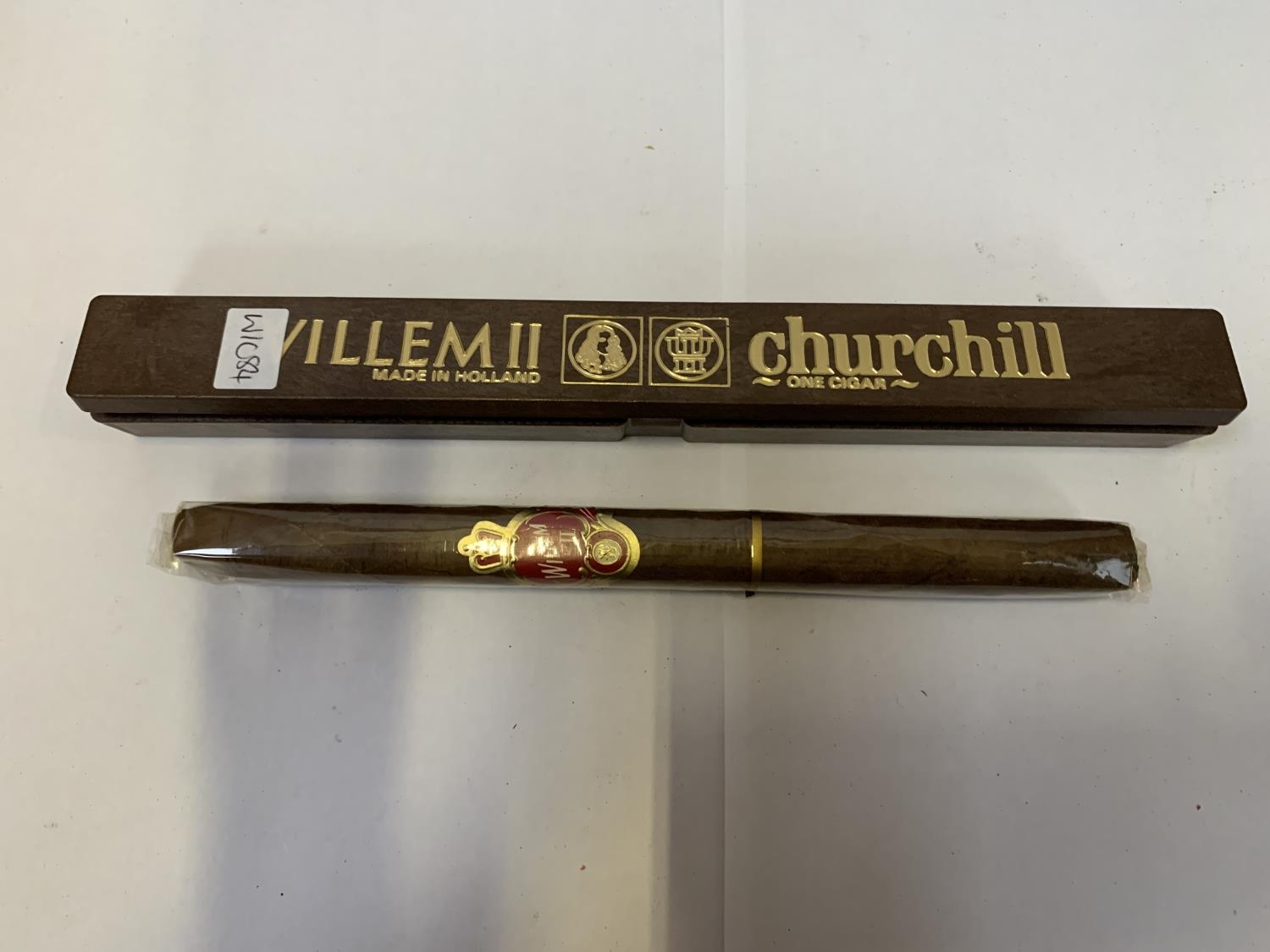 A Boxed Willem Ii Churchill Cigar