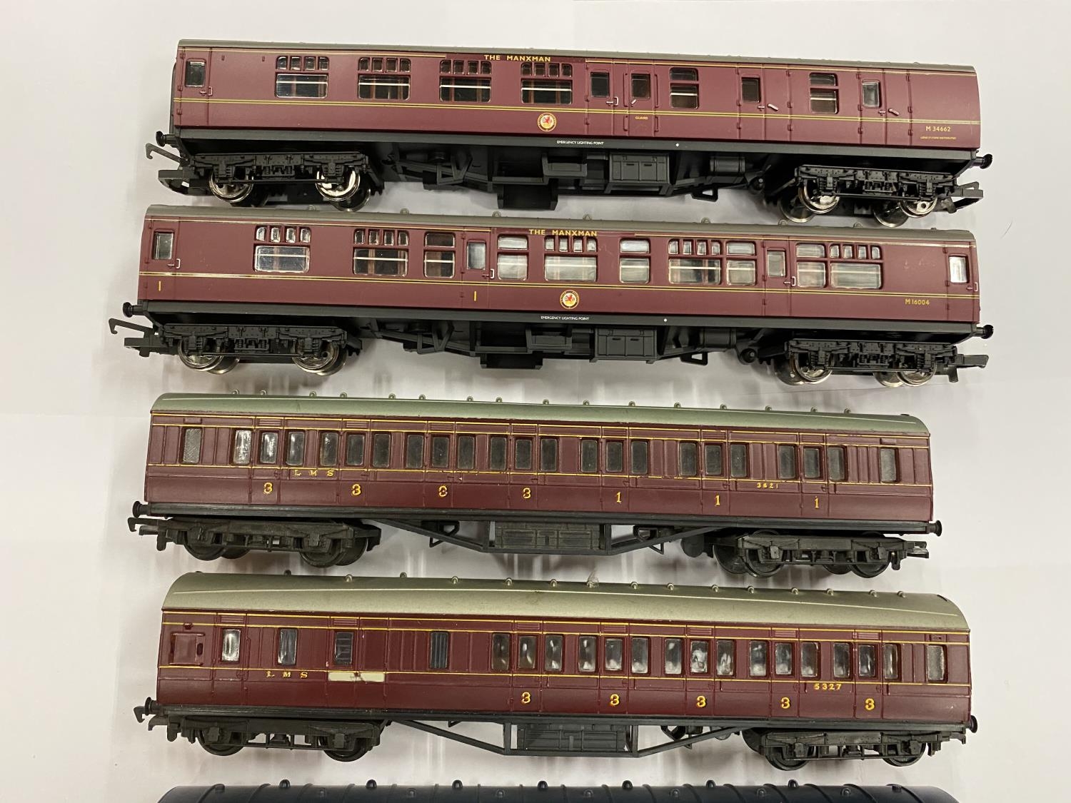 EIGHT OO GAUGE RAILWAY PASSENGER CARRIAGES