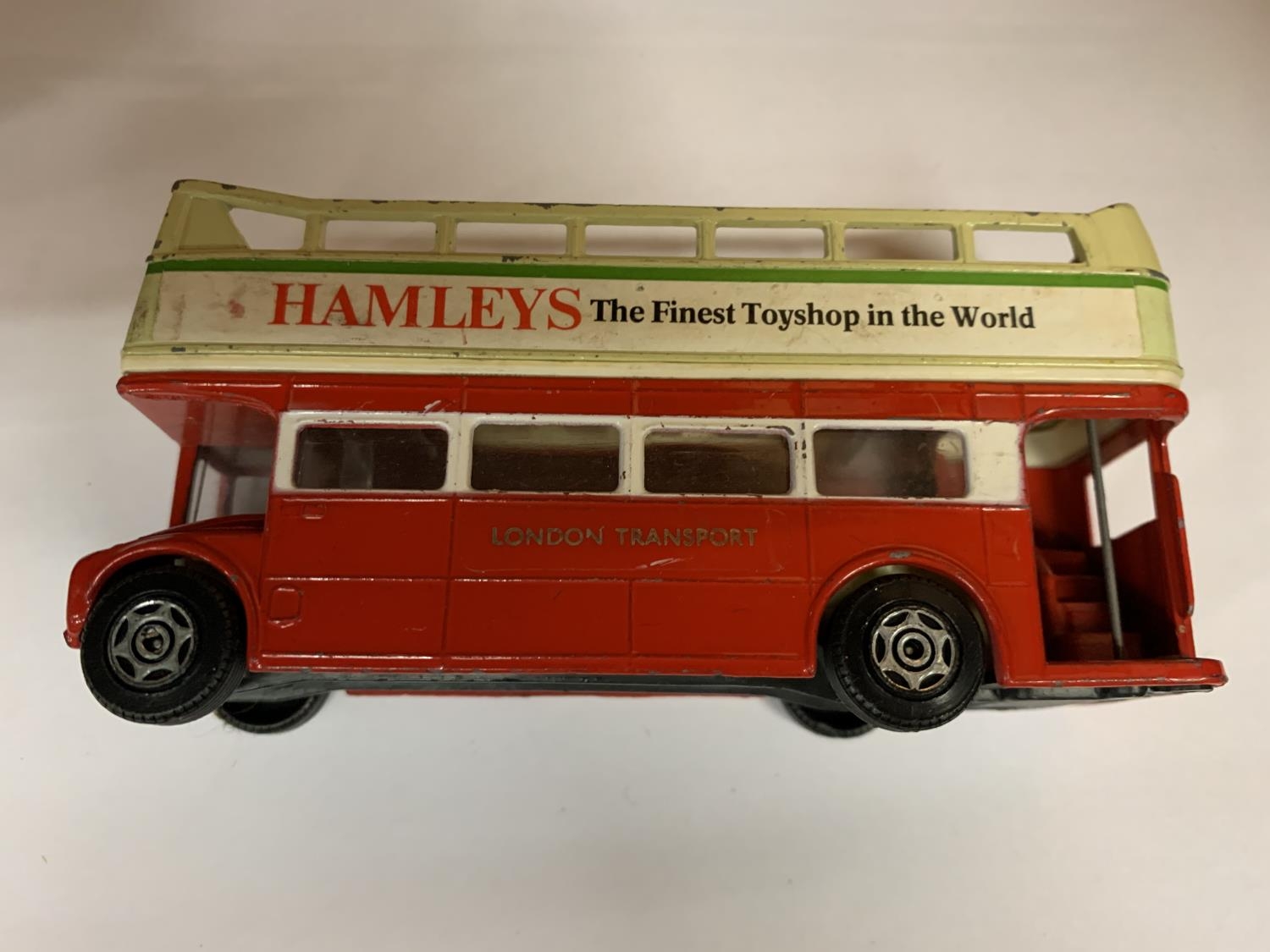 hamleys double decker bus