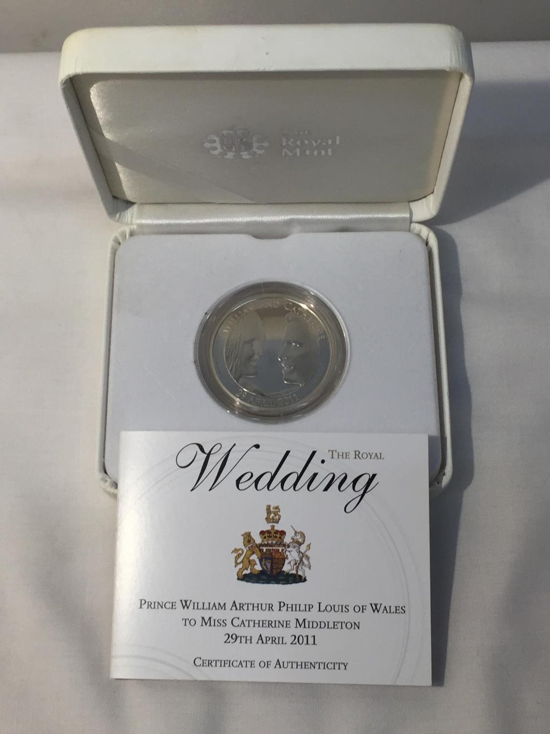 A UNITED KINGDOM ROYAL MINT 2011 SILVER PROOF £5 COIN, ROYAL WEDDING ...