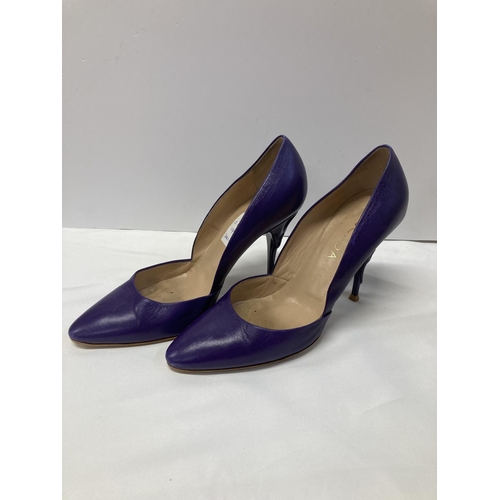 2 - Escada purple Heels with sculpted heel and D'orsay cut. Size 38 (EU). Serial number 14501 380 6789