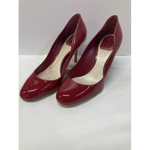 21 - Dior Red patent leather round toe Pump. Size 38.5 (EU). Serial number FA 05 12 38.5. RRP £345. https... 