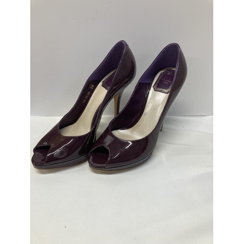 45 - Dior purple patent Leather platform peep toe Pumps.  Size 38 (EU). Serial number CA 02-09 38.