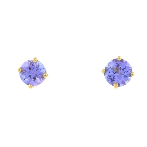 39 - A pair of tanzanite stud earrings.
Stamped 14K.Diameter 0.4cm.