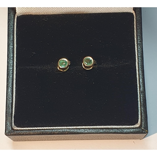 44 - Green beryl stud earrings, diameter 0.3cm, 0.2gm.