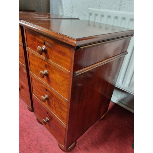 2 - A nice pair of 19th Century Mahogany Bedside Cabinets with four graduated drawers and original turne... 