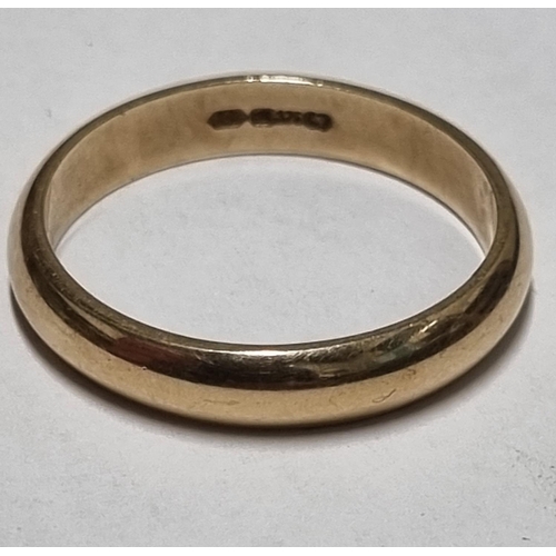 14 - A 9ct Gold wedding Ring. Size R.