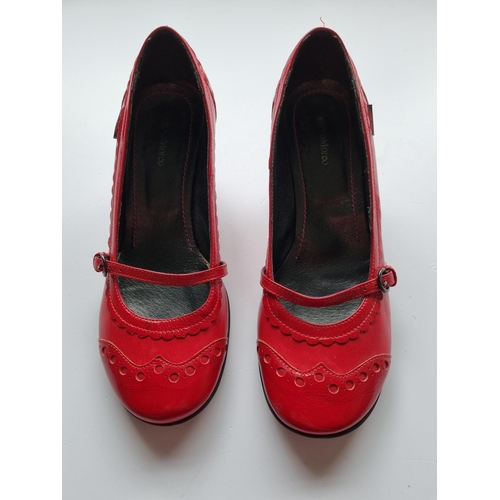 25 - A pair of Marco Moreo Shoes, size 371/2.