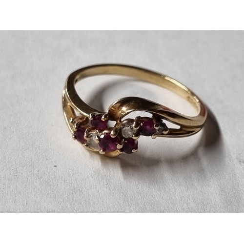 40 - A 9ct Gold dress Ring, ring size P.