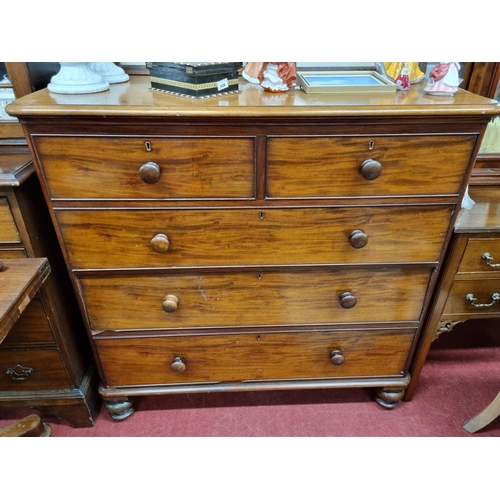 62 - A really good early 19th Century Chest of Drawers with two short over three long drawers with origin... 