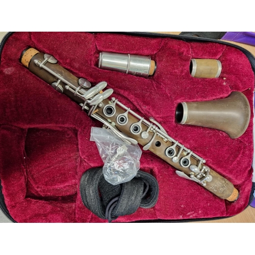 31 - A Kinder Klari Clarinet in carry case
L 47 cm approx.