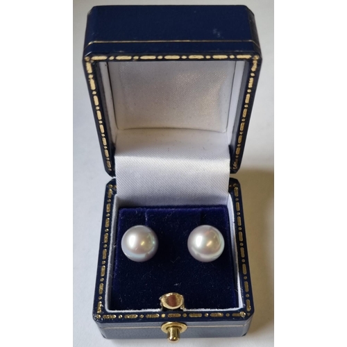 31 - A pair of cultured Pearl Earrings.