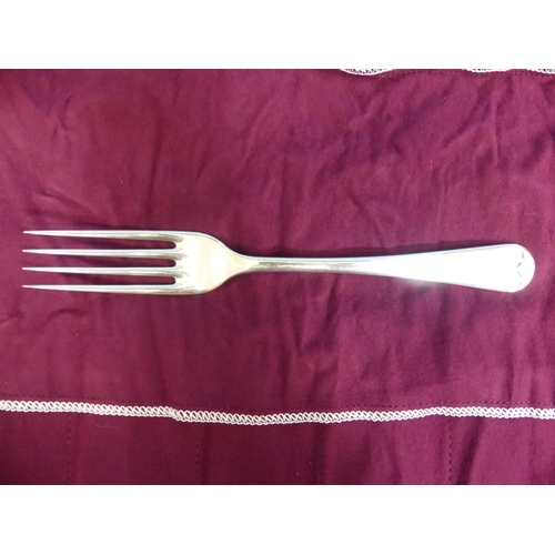 25 - A silver Old English pattern Flatware Service, by United Cutlers, hallmarked Sheffield 2000 / 2001, ... 