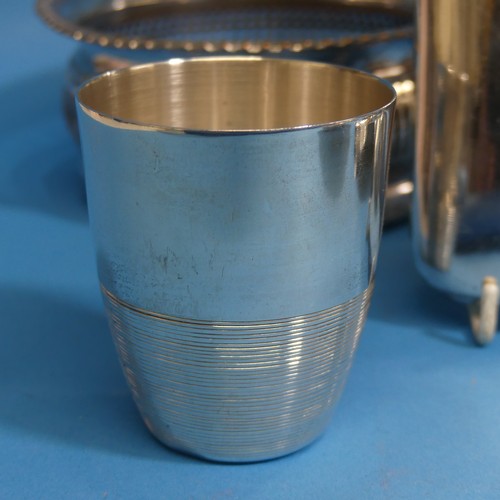 20 - An early 20thC Egyptian silver Beaker, with ribbed decoration, 7.5cm high, 3.1ozt, together with two... 