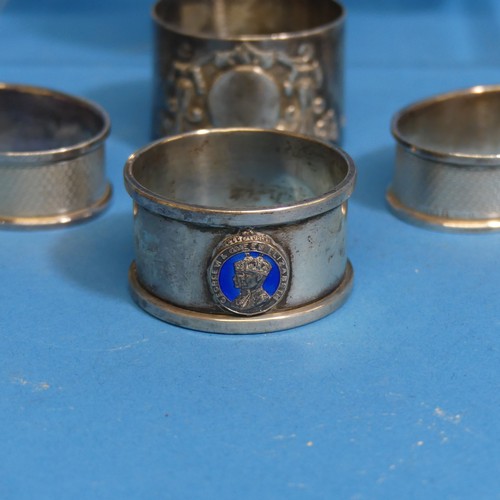 58 - An Elizabeth II silver three piece Cruet Set, by Joseph Gloster Ltd., hallmarked Birmingham 1961/8, ... 