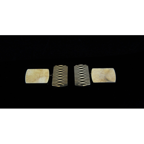 5036 - A pair of 9ct gold cufflink's with engine turned detail, 7.1g