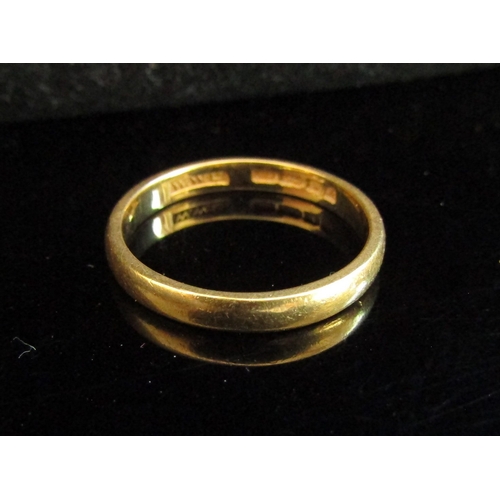 5040 - A 22ct gold wedding band. Size N, 3.3g