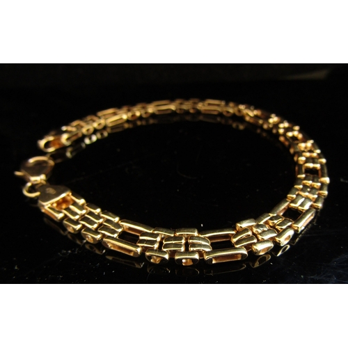 5058 - A 9ct gold bracelet, 19cm long, 10.9g