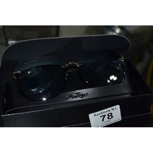 AmTiger Glasses in Case