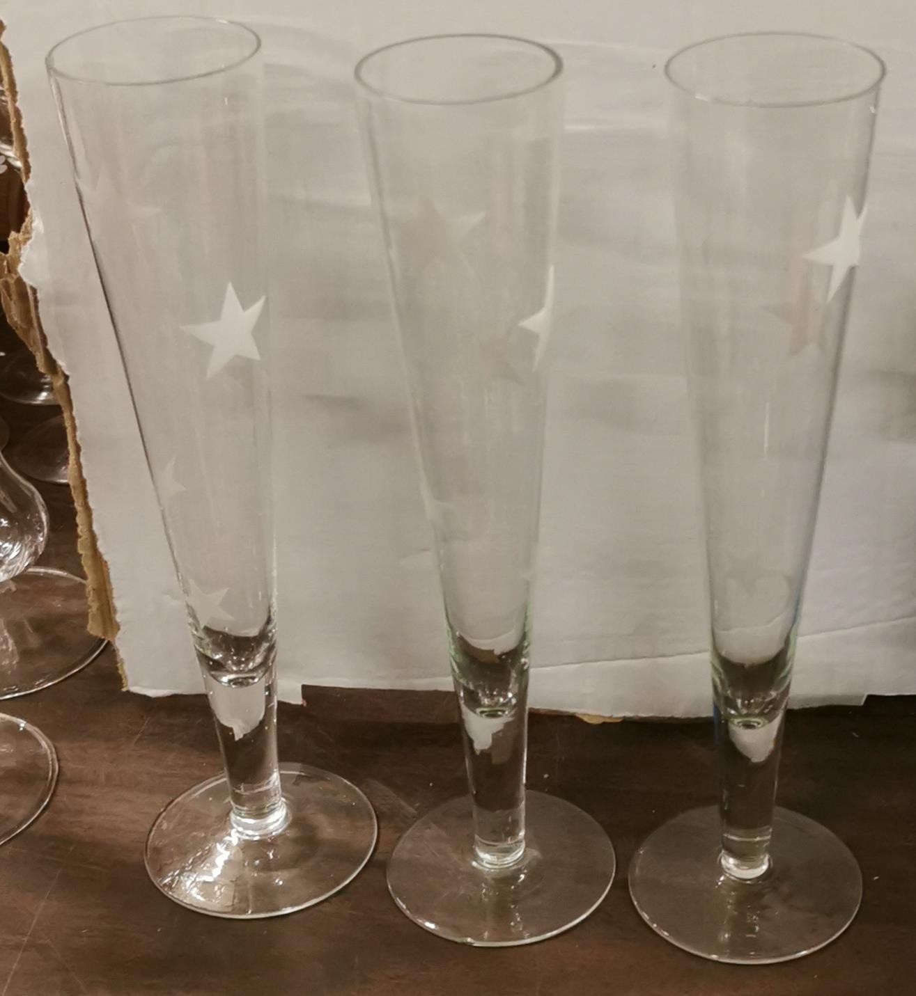 Set of 3 x 26 cm tall star decorated glass champagne flutes