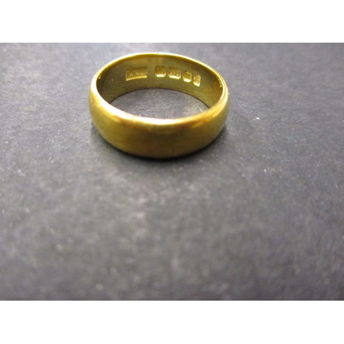32 - An 18ct yellow gold wedding band, approx. weight 5.9g approx. ring size ‘M