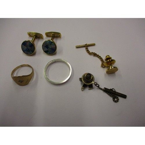 40 - A 9ct gold ring, approx. weight 2g, and other items to include cufflinks