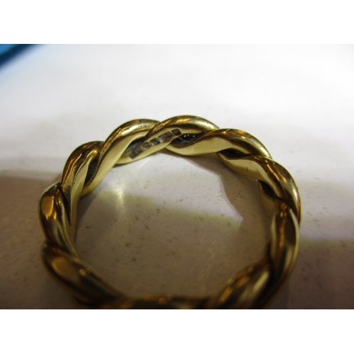 15 - An 18ct yellow gold entwined rope ring, approx. weight 5.2g approx. ring size ‘K1/2’,