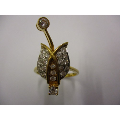 20 - A 22ct yellow gold ring in the form of a tulip having an articulated stamen, approx. ring size O1/2 ... 