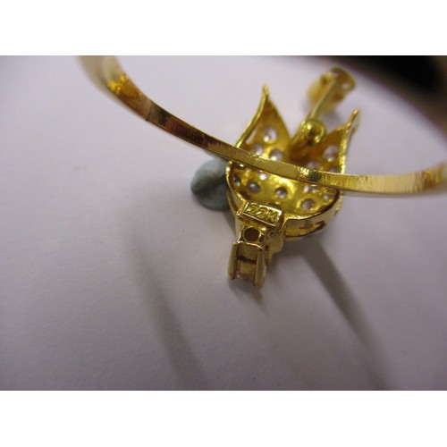 20 - A 22ct yellow gold ring in the form of a tulip having an articulated stamen, approx. ring size O1/2 ... 