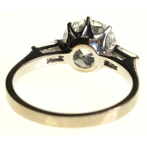 10 - A DIAMOND RING  the round brilliant cut diamond of approx 2cts flanked by a baguette diamond to each... 