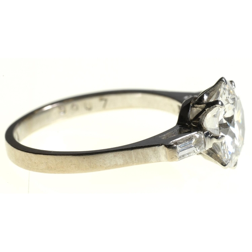 10 - A DIAMOND RING  the round brilliant cut diamond of approx 2cts flanked by a baguette diamond to each... 