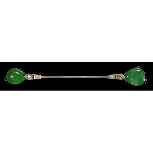 29 - AN ART DECO DIAMOND, NEPHRITE AND WHITE GOLD AND BLACK ENAMEL JABOT PIN, C1930 76mm, marked 18ct, 6.... 