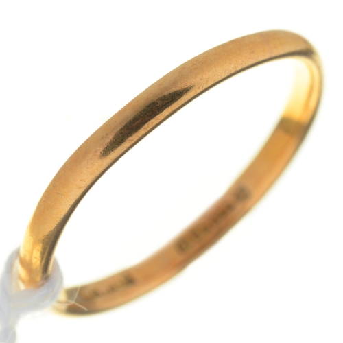 11 - A 22CT GOLD WEDDING RING, LONDON 1955, 2G, SIZE L