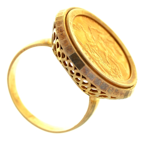 19 - GOLD COIN. SOVEREIGN 1981, MOUNTED IN A 9CT GOLD RING, LONDON 1975, 16.3G, SIZE V