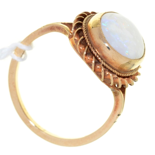 33 - AN OPAL RING, IN 9CT GOLD, 3.3G, SIZE L½
