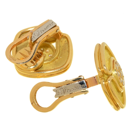 40 - A PAIR OF DIAMOND AND 18CT TWO COLOUR GOLD EARRINGS BY DE VROOMEN, WITH PAVÉ SET CENTRE, CLIP FITTIN... 