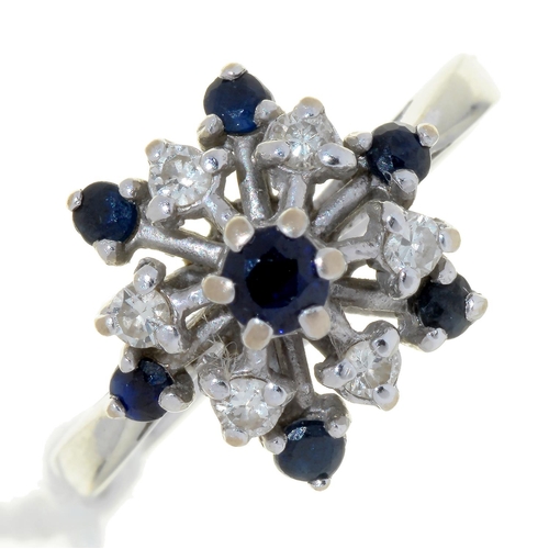 55 - A SAPPHIRE AND DIAMOND CLUSTER RING, IN 18CT WHITE GOLD, BIRMINGHAM 1975, 4.4G, SIZE M½